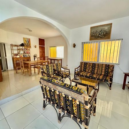 Guesthouse Cocotiers Котону Экстерьер фото