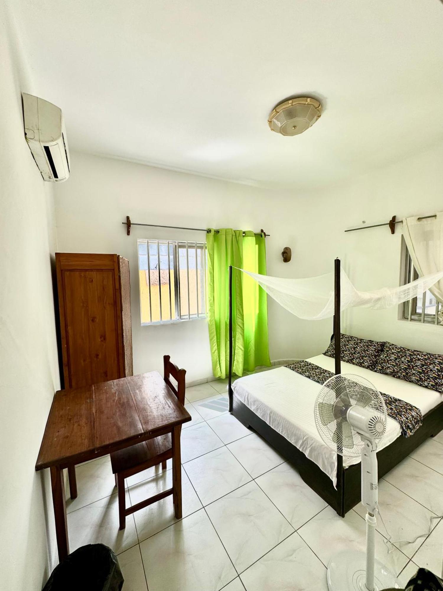 Guesthouse Cocotiers Котону Экстерьер фото