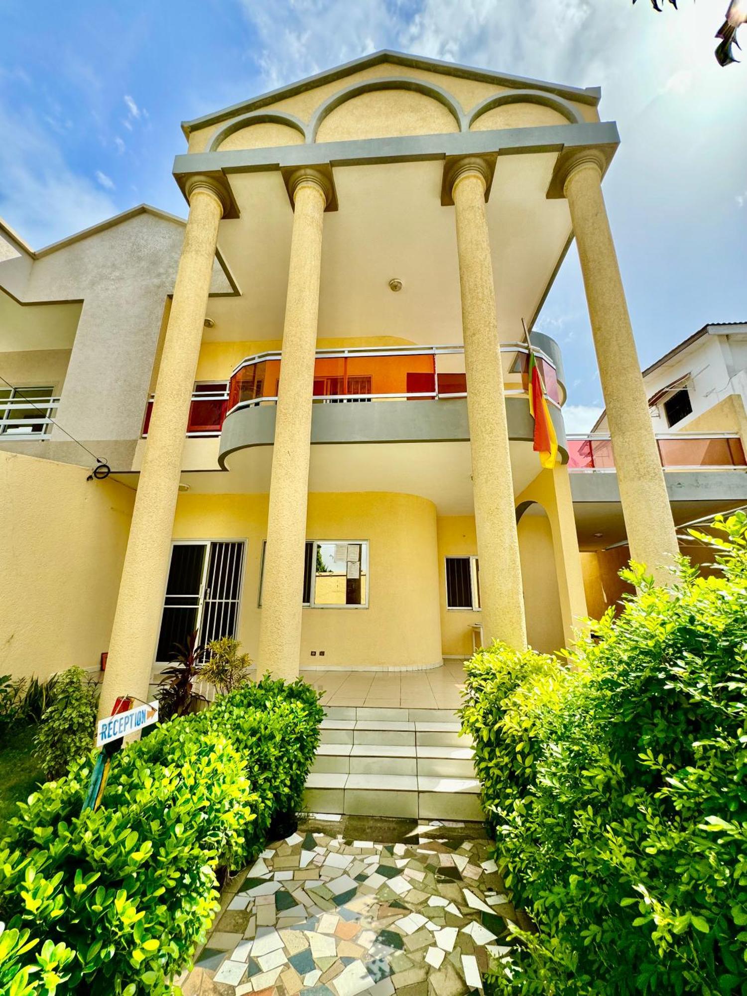 Guesthouse Cocotiers Котону Экстерьер фото