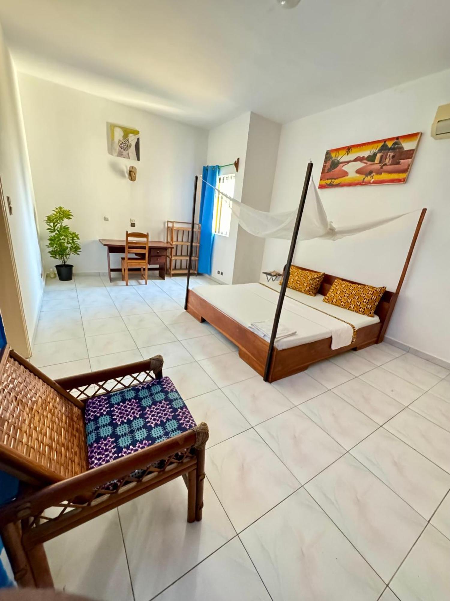 Guesthouse Cocotiers Котону Экстерьер фото
