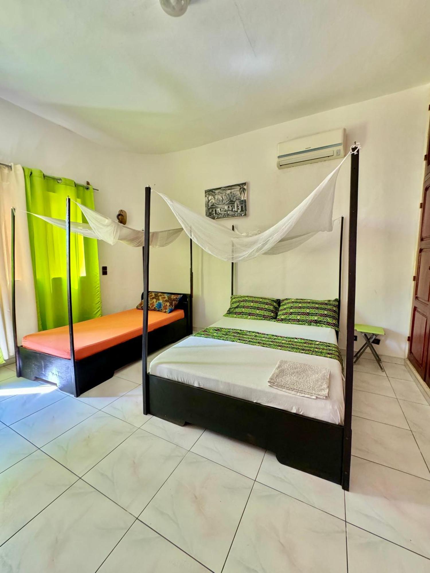 Guesthouse Cocotiers Котону Экстерьер фото
