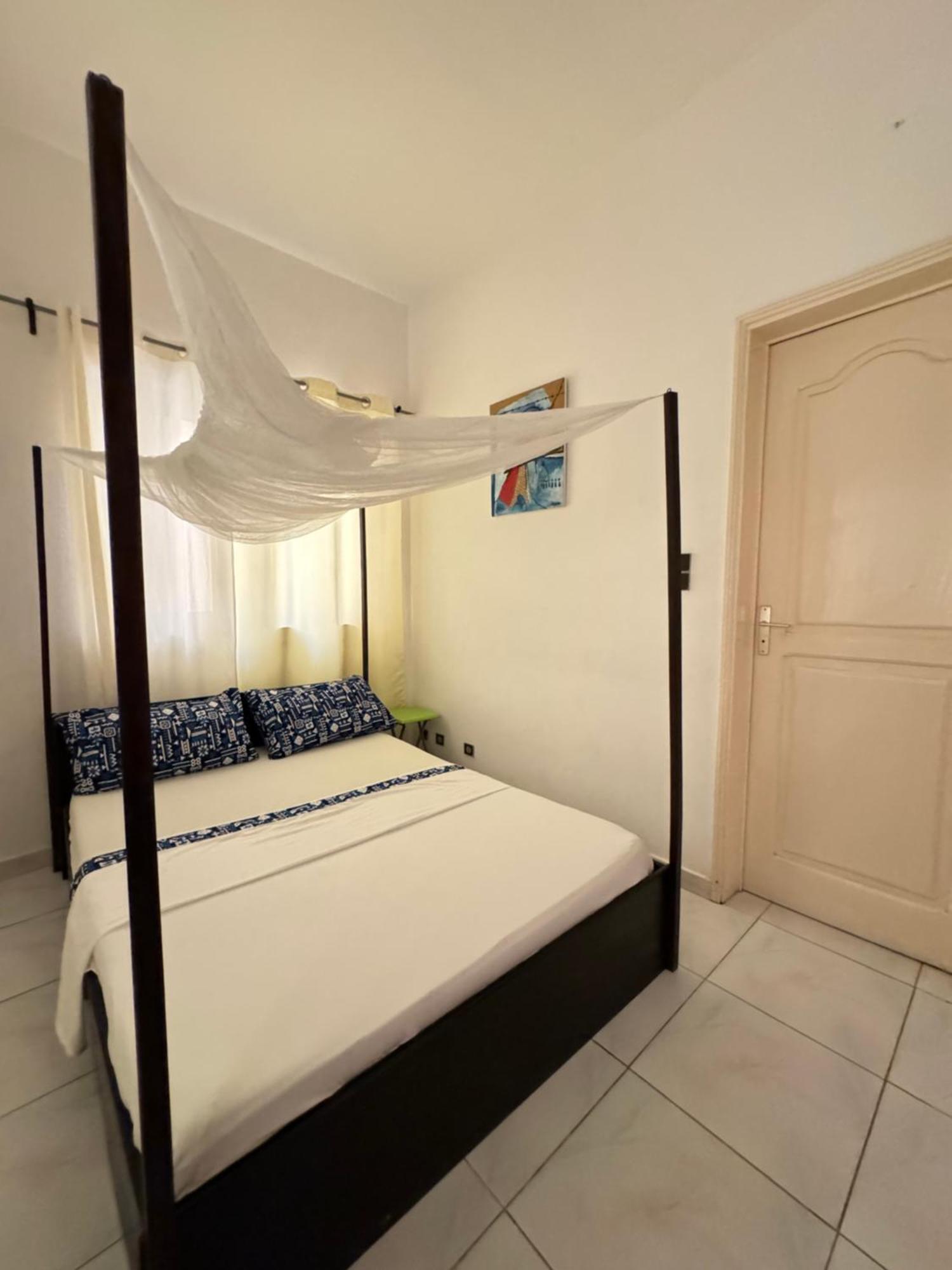 Guesthouse Cocotiers Котону Экстерьер фото