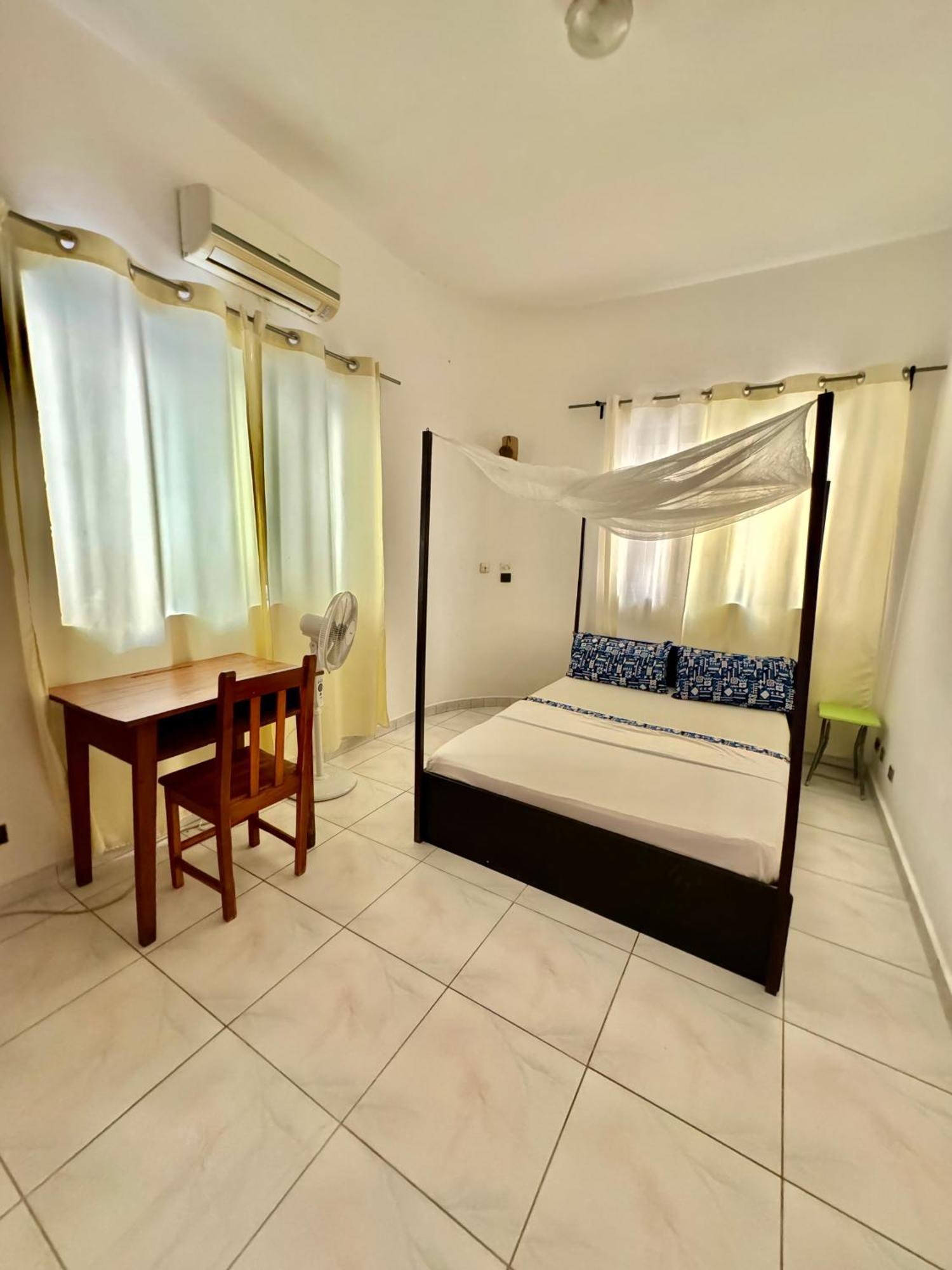 Guesthouse Cocotiers Котону Экстерьер фото