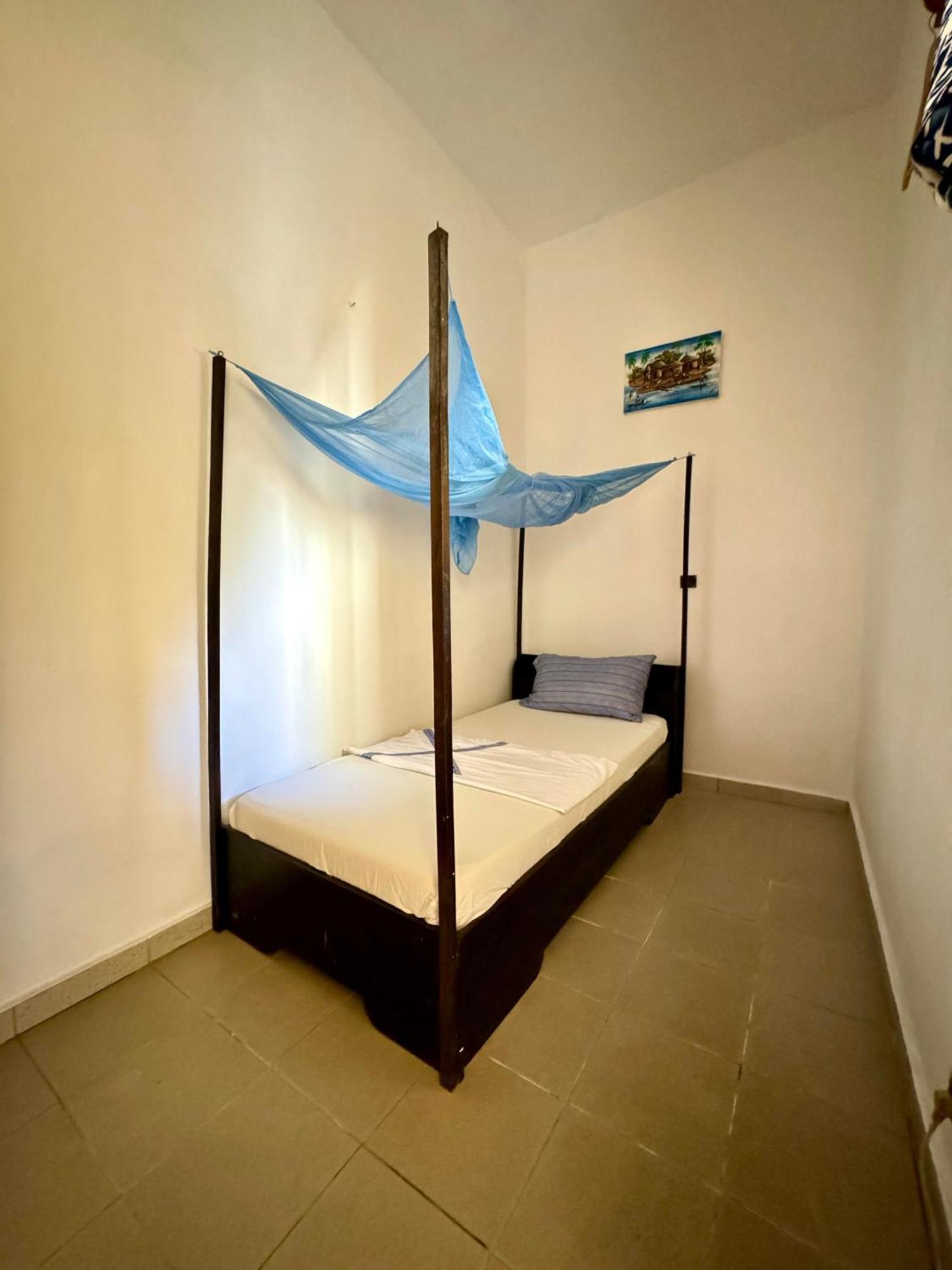 Guesthouse Cocotiers Котону Экстерьер фото